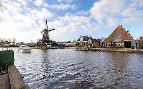 Farmhouse Between The Frisian Lakes On The Water